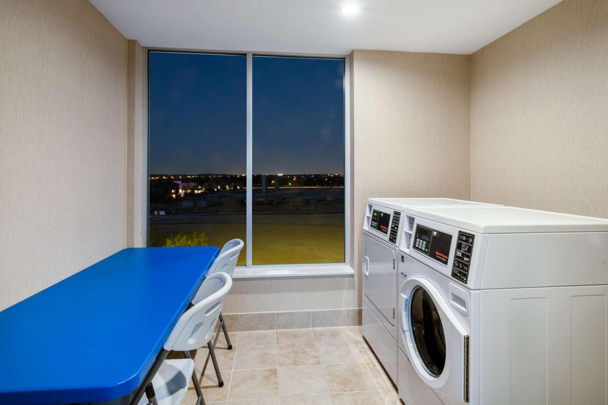 Hyatt Place Fort Worth-Alliance Town Center Bagian luar foto